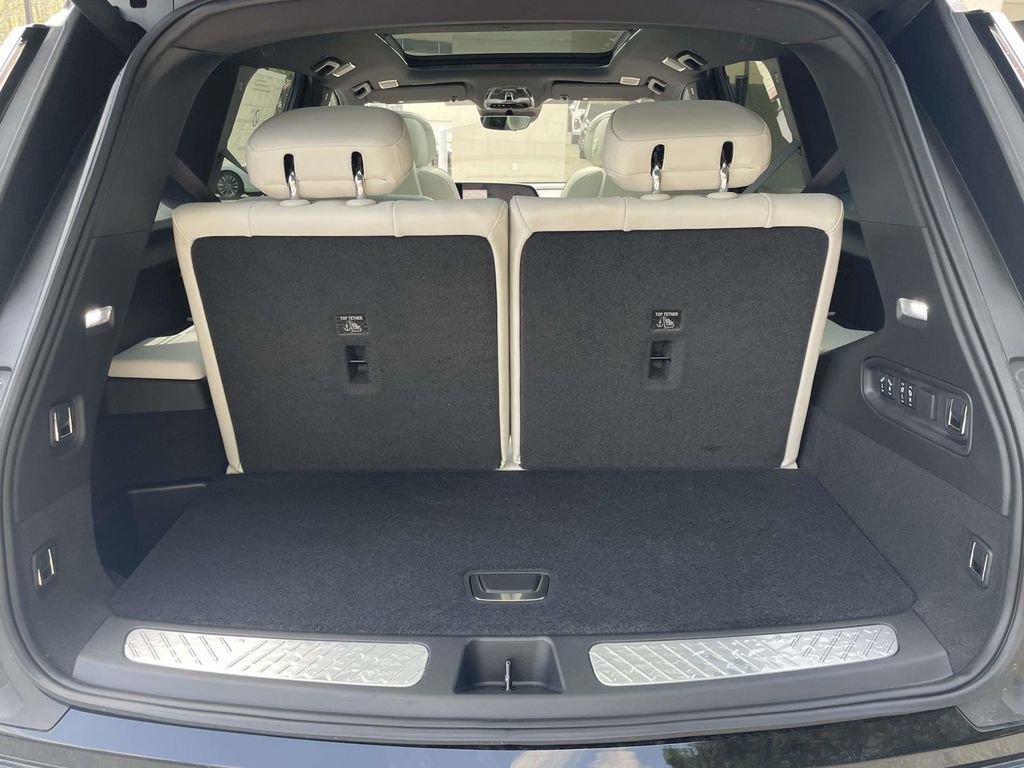 New 2026 Cadillac Vistiq Luxury w/ LPO, Premium Carpet Package image 10