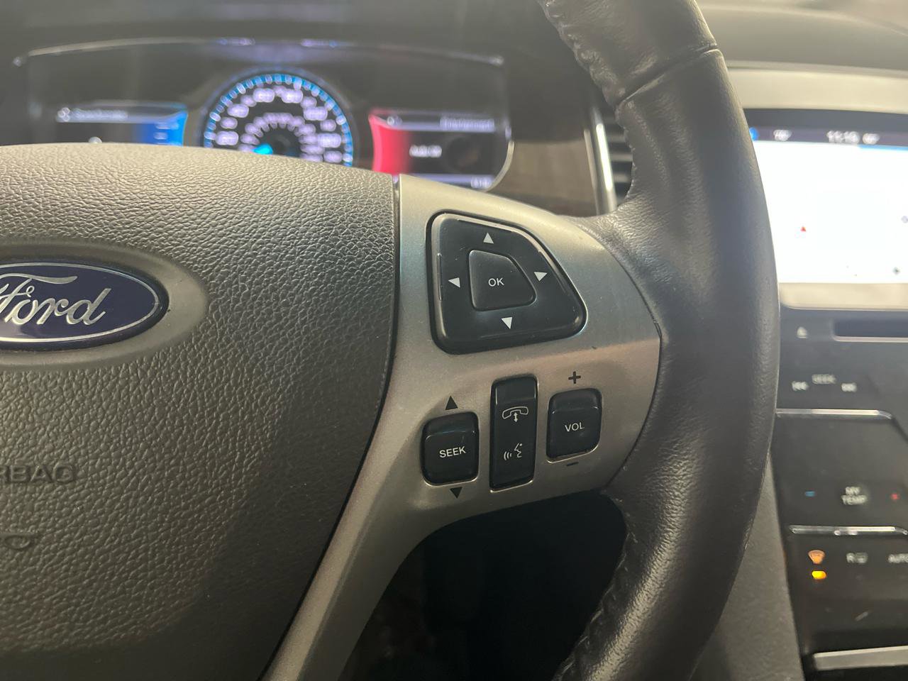 Used 2016 Ford Taurus Limited FWD image 7