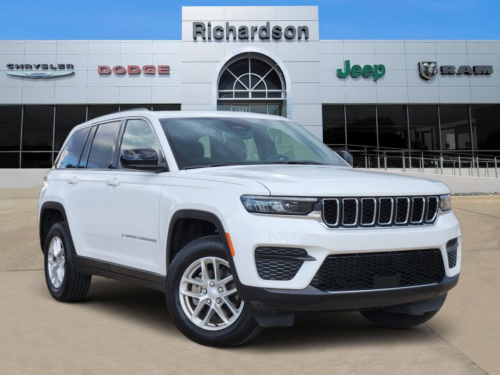 Used 2024 Jeep Grand Cherokee Laredo X w/ Luxury Tech Group I