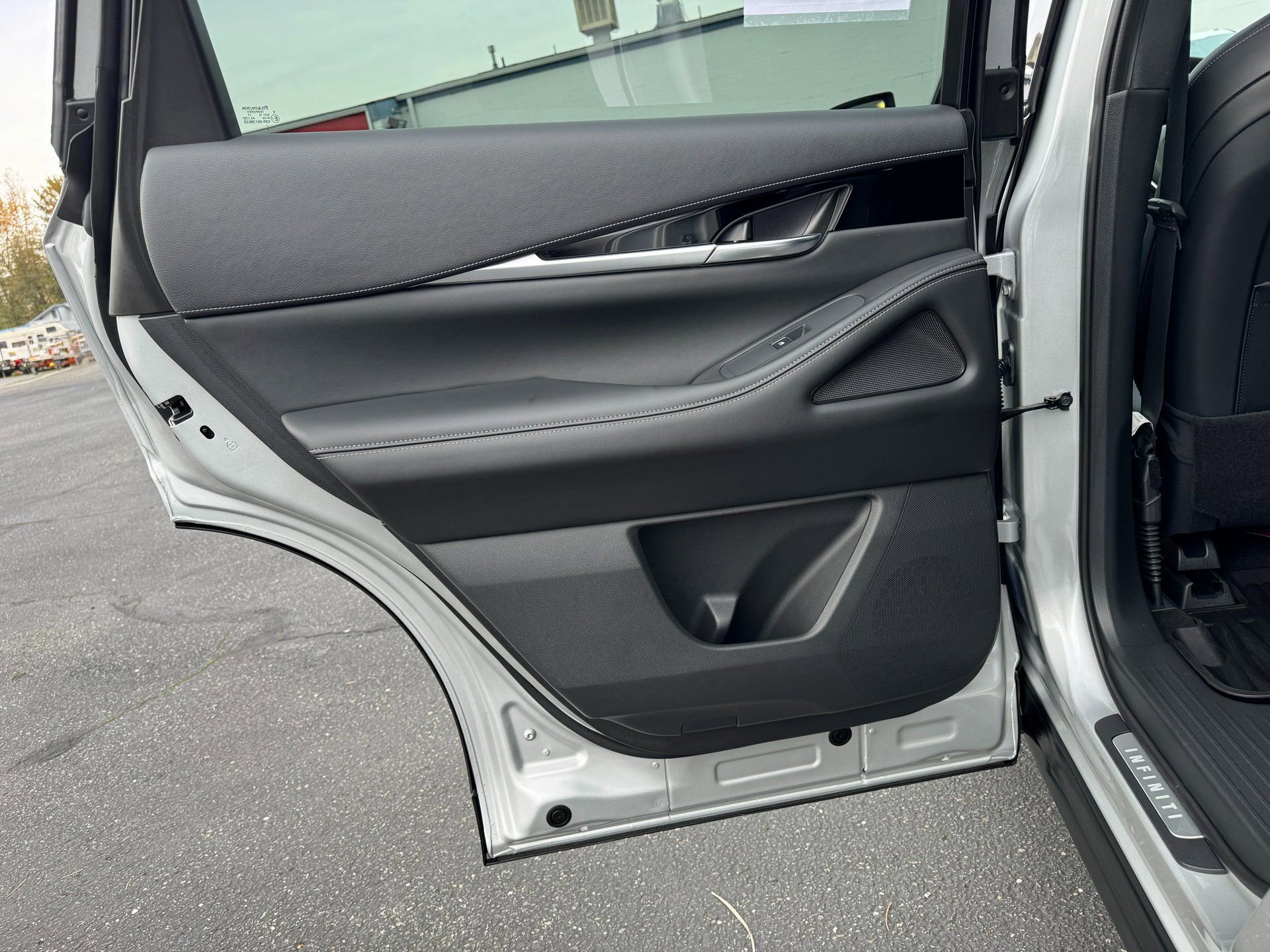 Used 2023 INFINITI QX60 Pure image 32