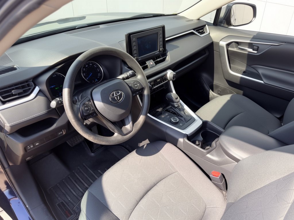 Used 2021 Toyota RAV4 XLE w/ Convenience Package AWD/4WD image 4