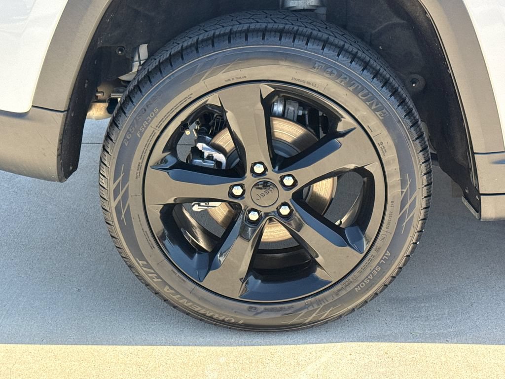 Used 2024 Jeep Grand Cherokee Altitude RWD image 9