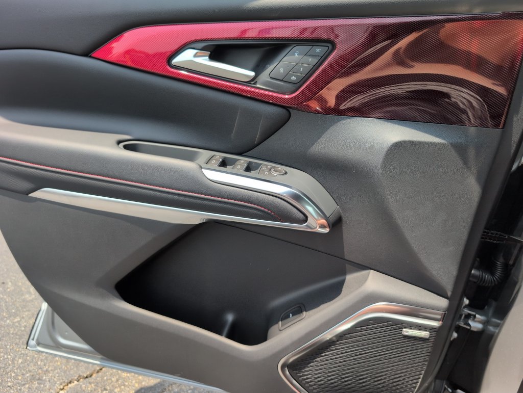 New 2026 Chevrolet Traverse RS w/ LPO, Floor Liner Package FWD image 15