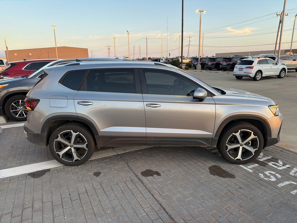 Used 2025 Volkswagen Taos SEL image 4