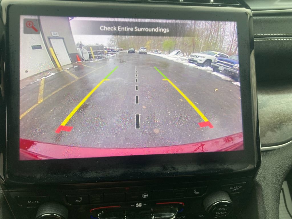 Used 2022 Jeep Grand Cherokee Limited image 24