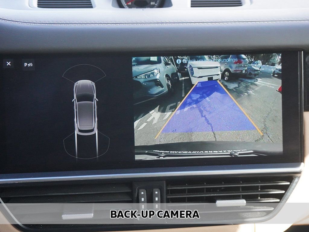 Used 2020 Porsche Cayenne Turbo image 8