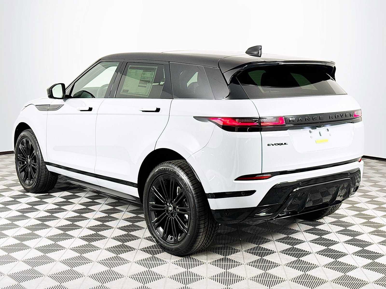 New 2024 Land Rover Range Rover Evoque Dynamic SE image 7