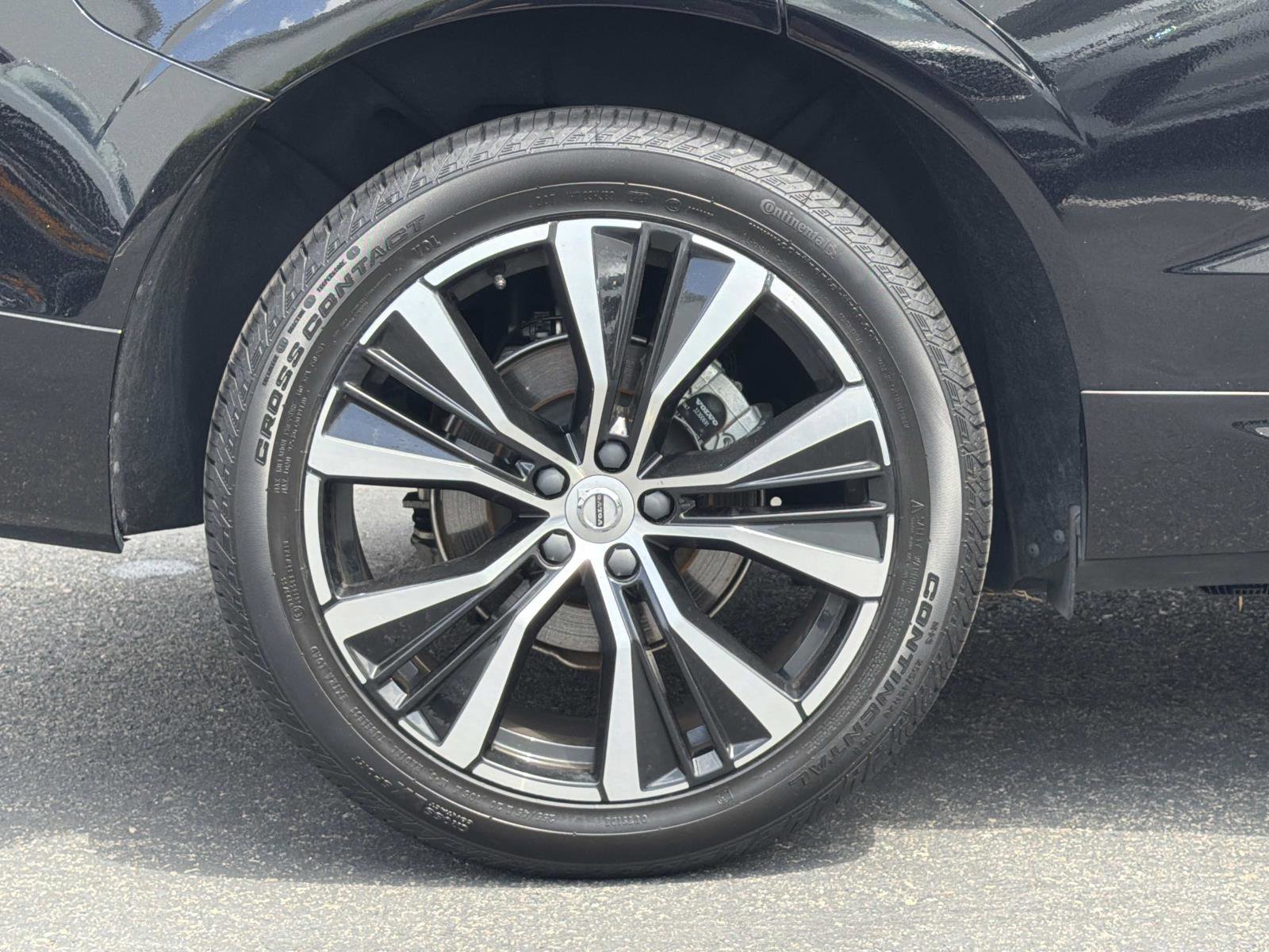 Certified 2023 Volvo XC60 B5 Plus AWD/4WD image 27