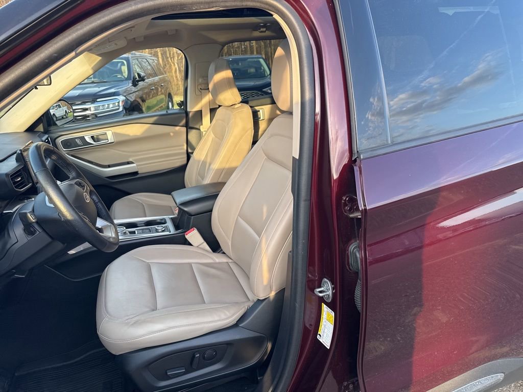 Used 2022 Ford Explorer XLT w/ Equipment Group 202A image 11
