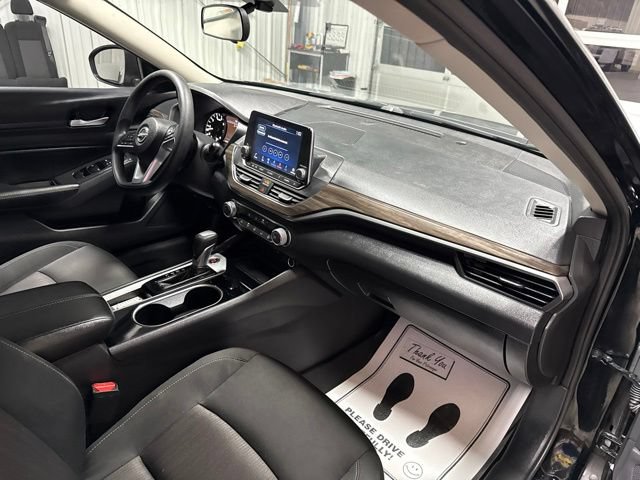 Used 2024 Nissan Altima 2.5 SV FWD image 24