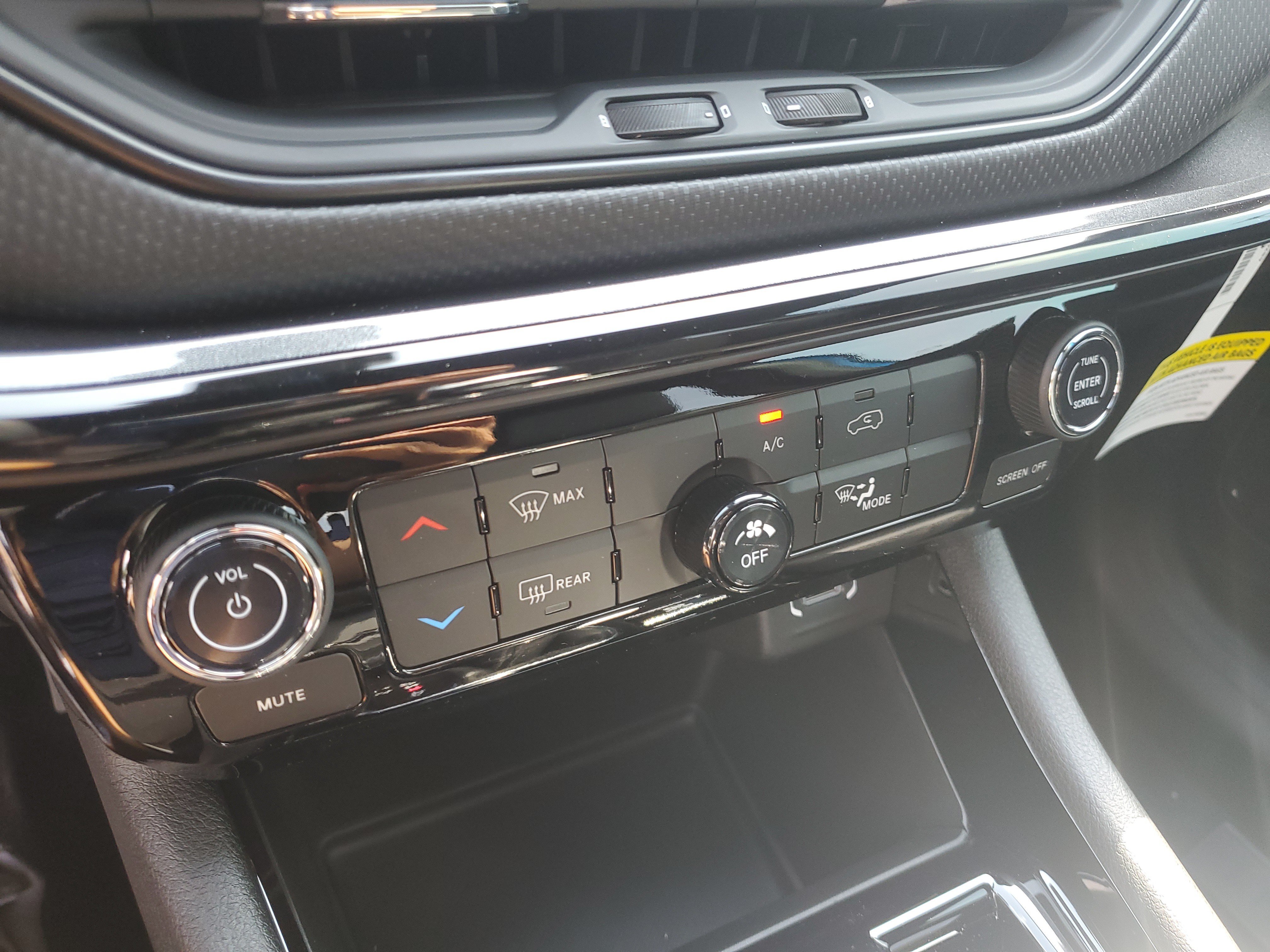 New 2026 Jeep Compass Latitude AWD/4WD image 17