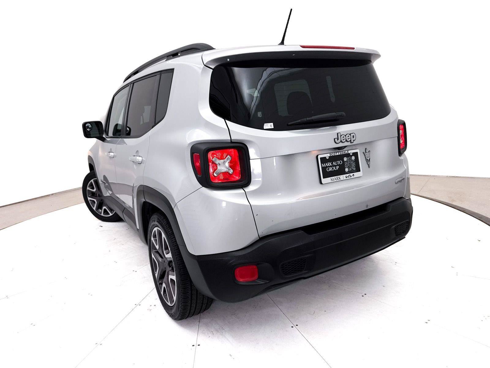 Used 2015 Jeep Renegade Latitude FWD image 6
