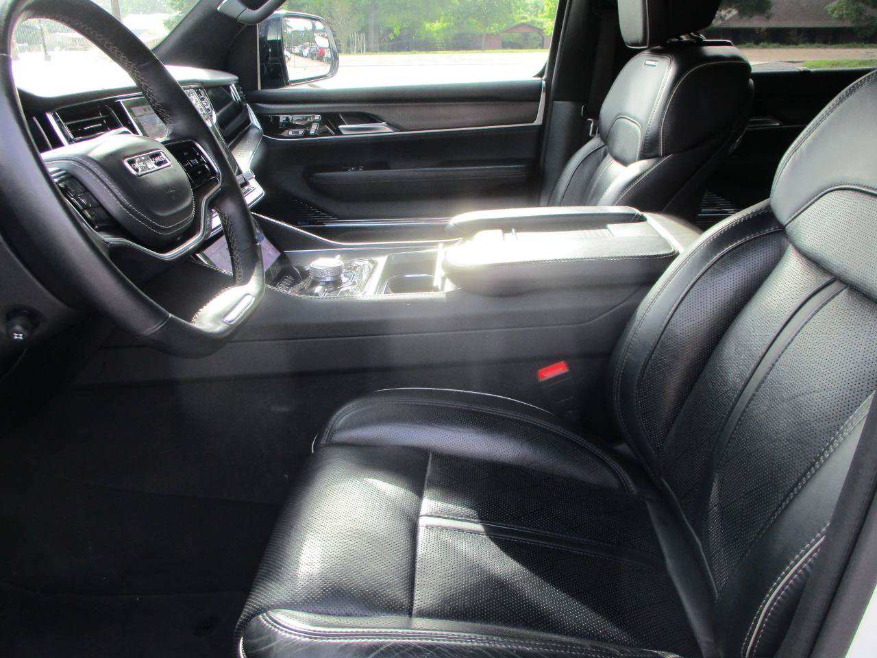 Used 2024 Jeep Grand Wagoneer Series II Obsidian w/ Quick Order Packagew 28T AWD/4WD image 20
