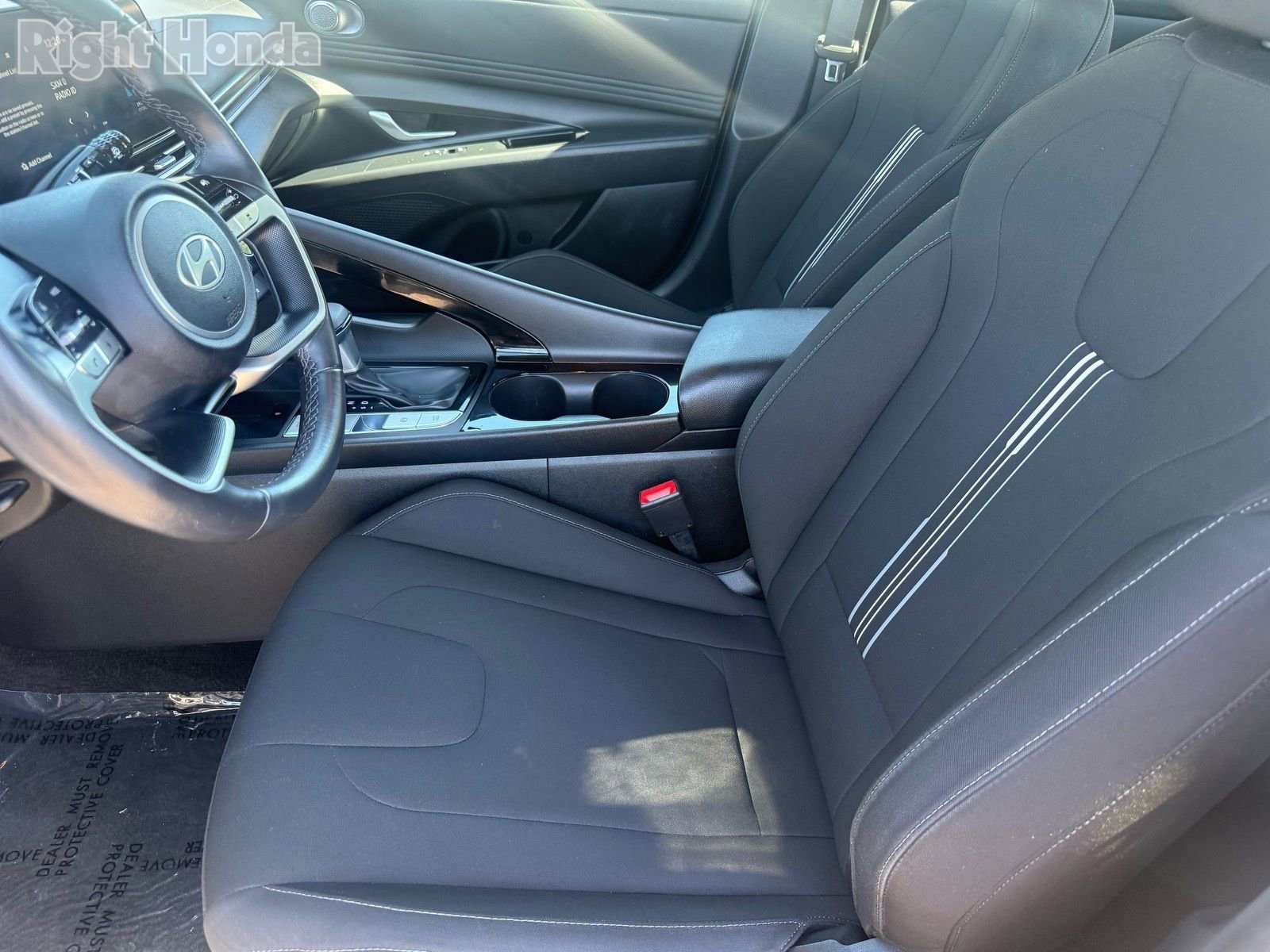 Used 2025 Hyundai Elantra SEL image 13