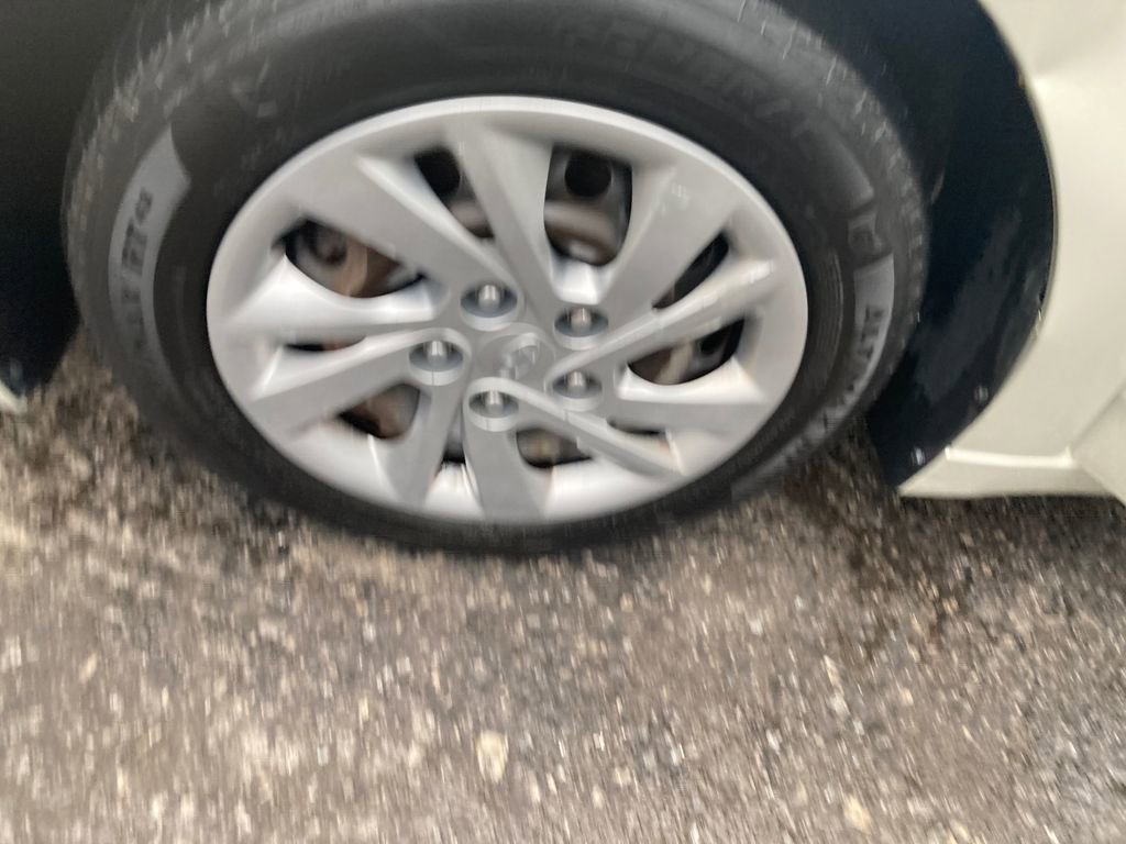 Used 2017 Hyundai Elantra SE w/ Cargo Package image 31