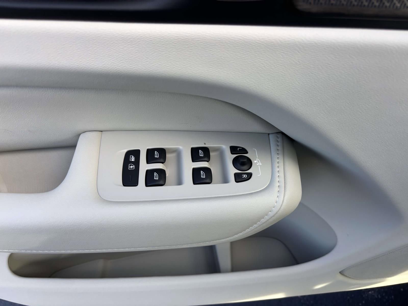 New 2026 Volvo XC60 B5 Ultra w/ Protection Package Premier image 13