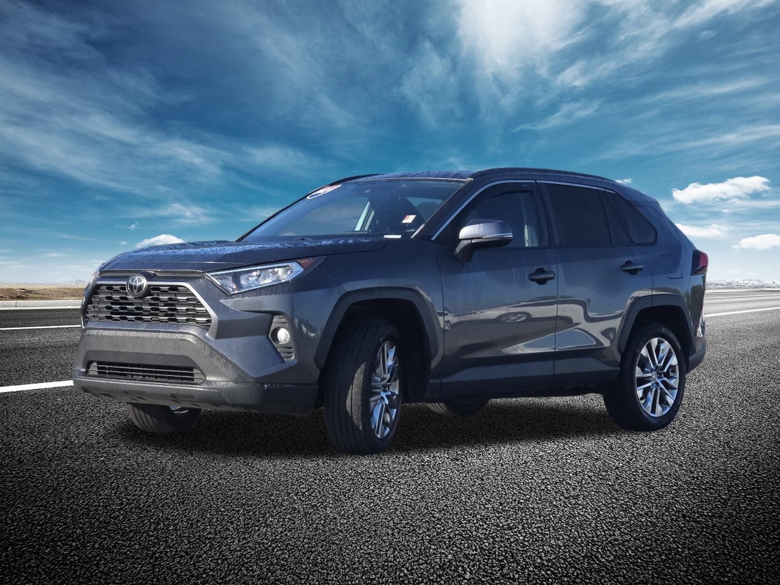 Used 2021 Toyota RAV4 XLE Premium image 14