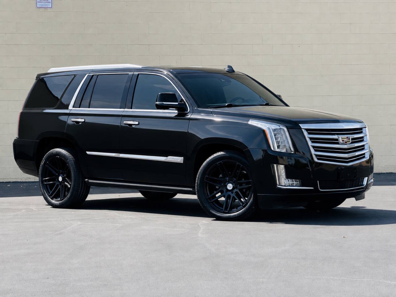 Used 2015 Cadillac Escalade Platinum AWD/4WD image 2