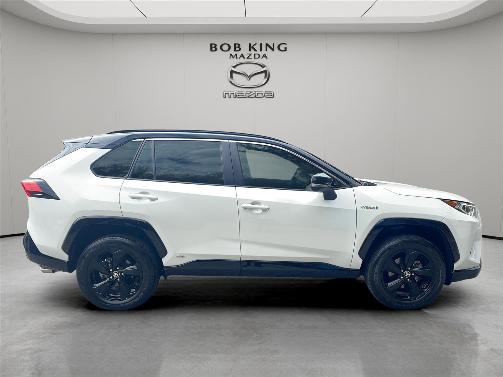 Used 2020 Toyota RAV4 XSE w/ XSE Grade Weather Package image 9