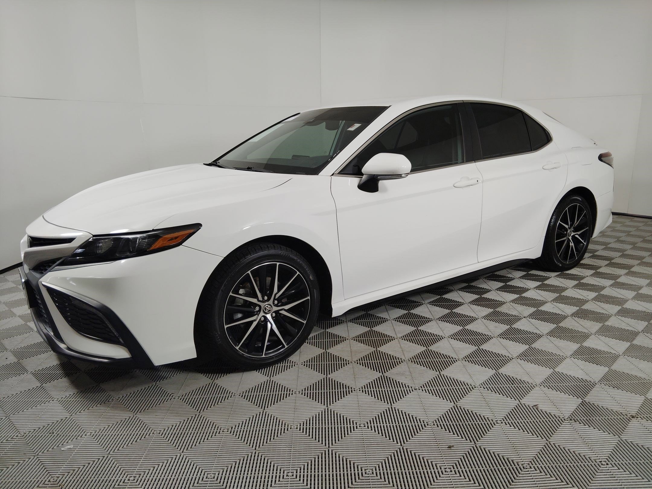 Used 2022 Toyota Camry SE image 20