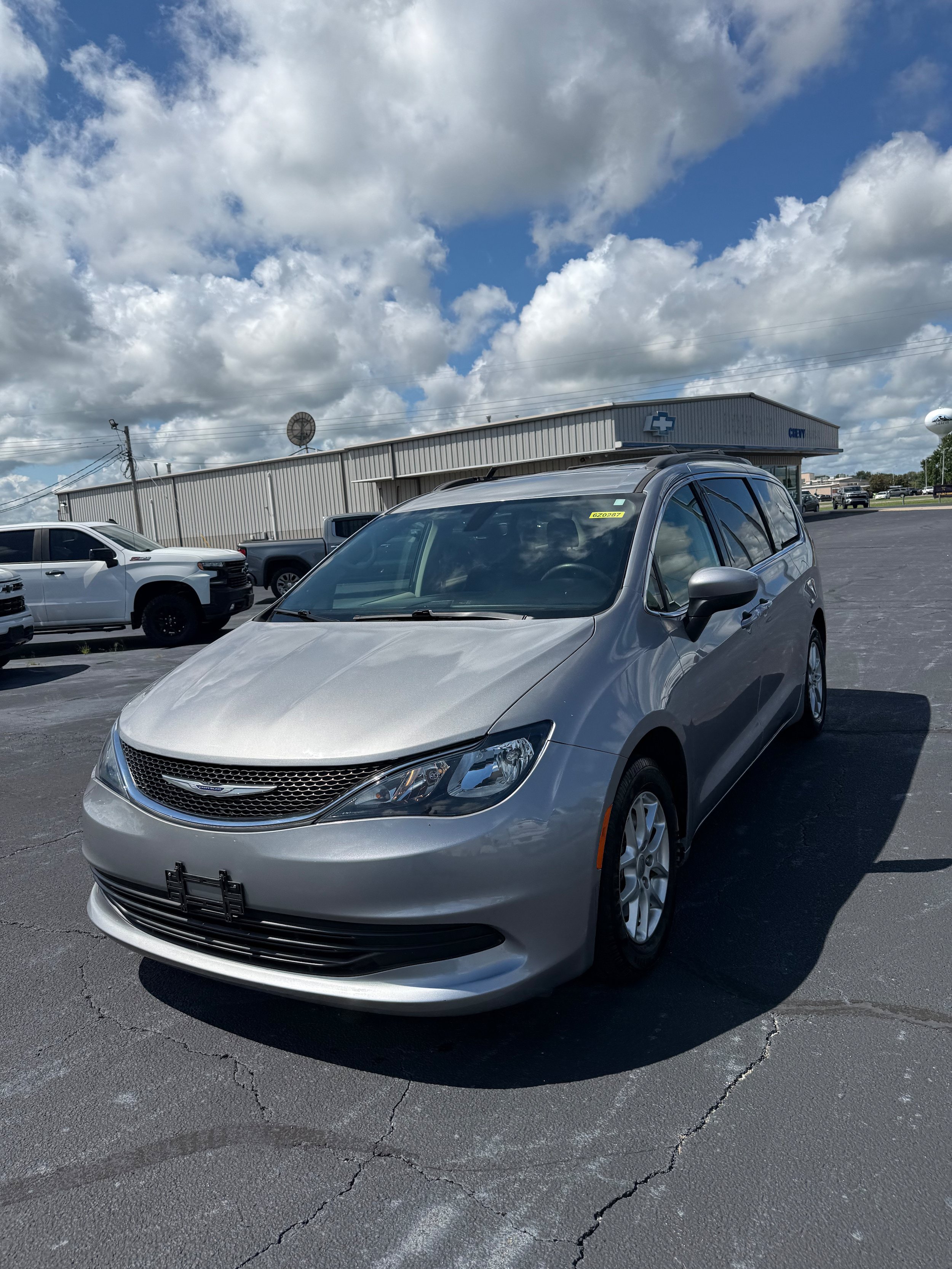 Used 2020 Chrysler Voyager Lxi FWD image 3