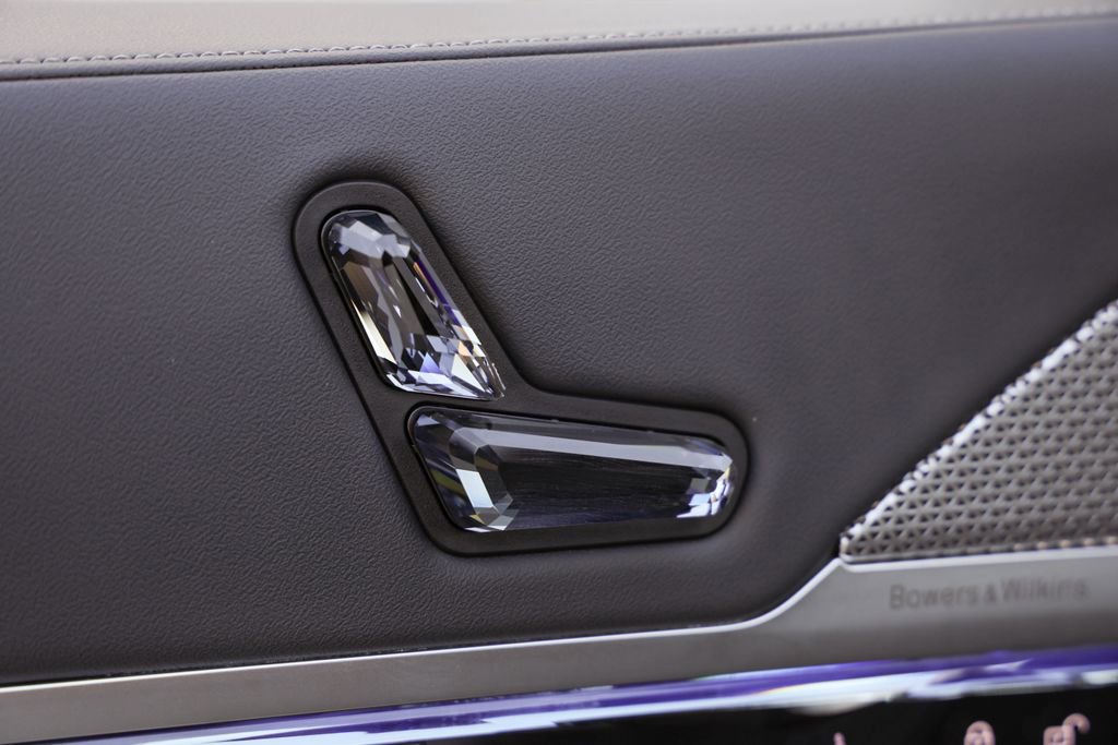 Used 2024 BMW 740i image 16