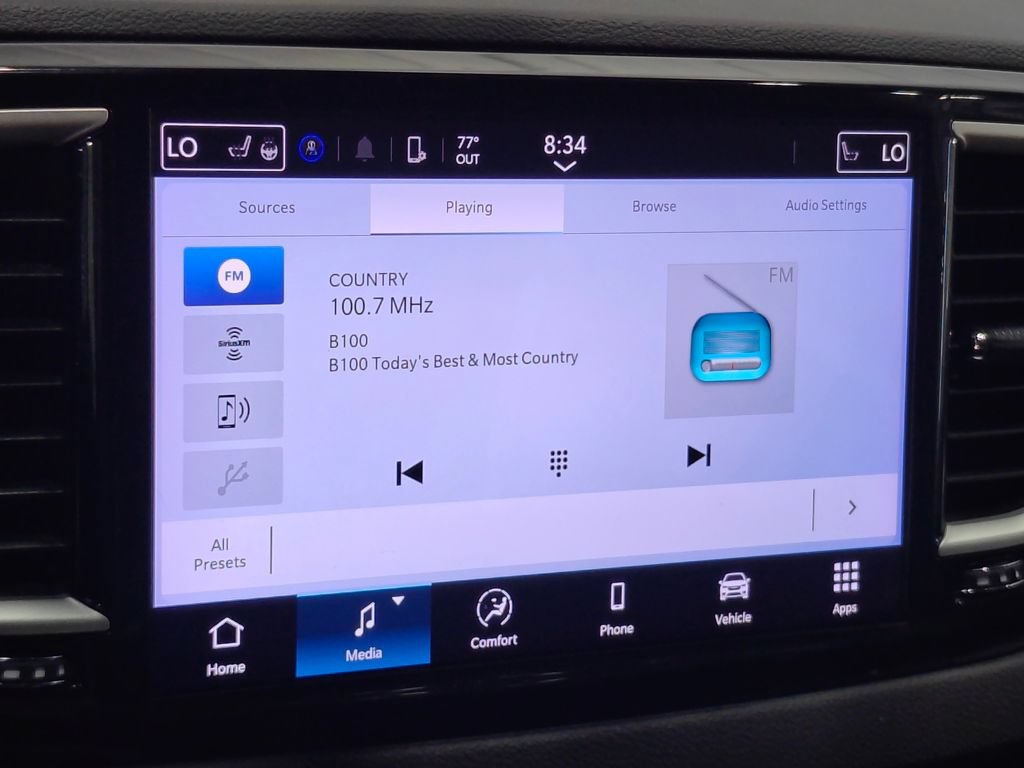 Used 2024 Chrysler Pacifica Touring-L FWD image 37