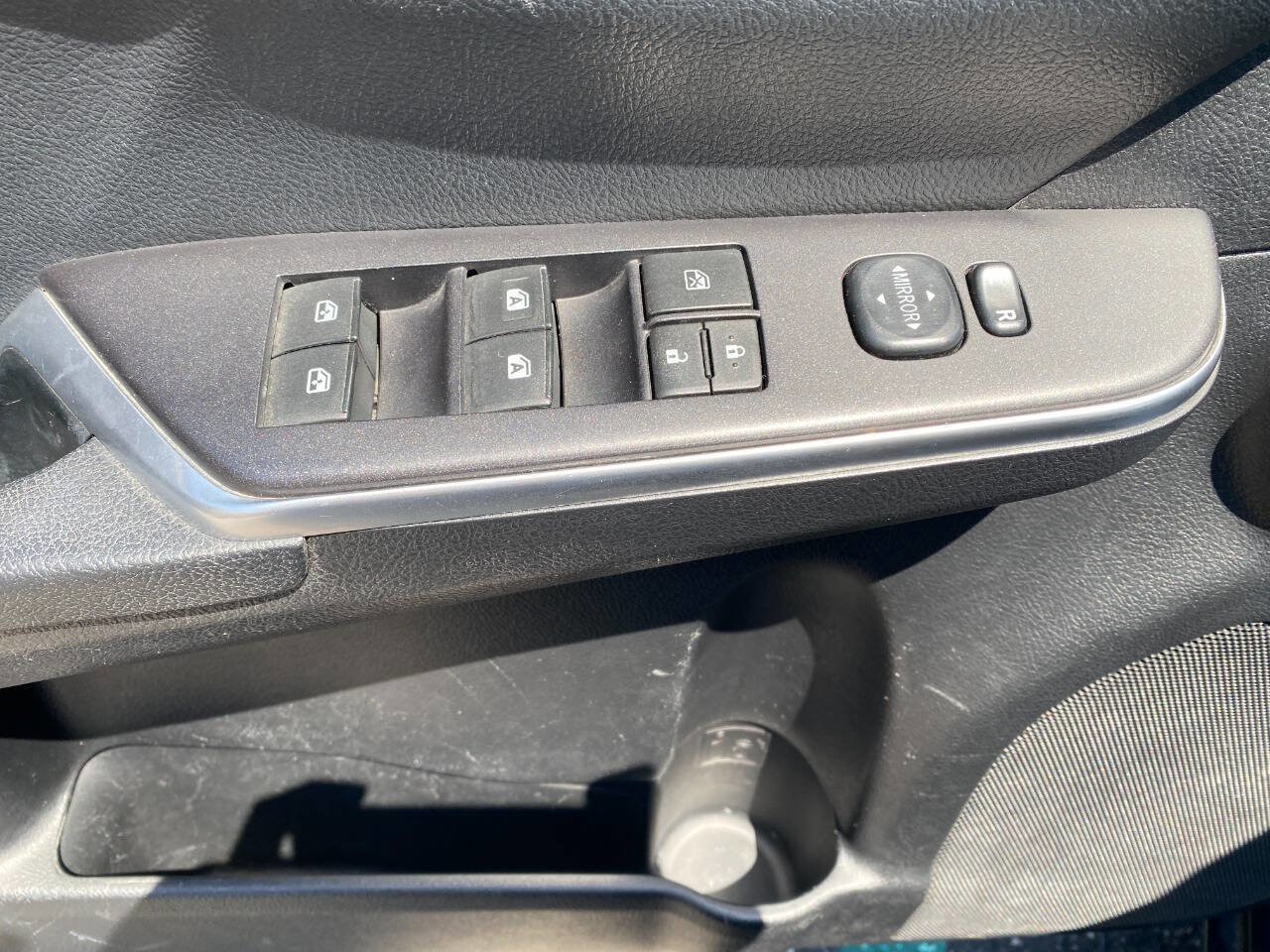 Used 2016 Toyota Camry SE FWD image 12