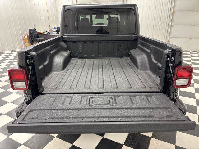 New 2026 Jeep Gladiator Sport AWD/4WD image 5