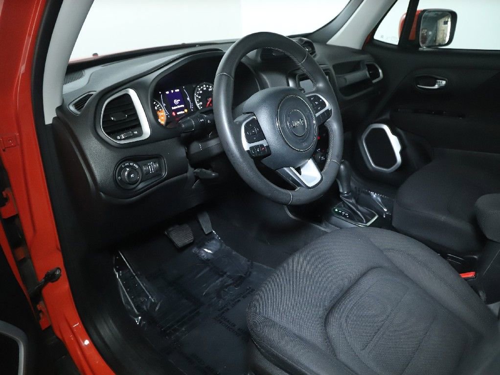 Used 2018 Jeep Renegade Latitude FWD image 18