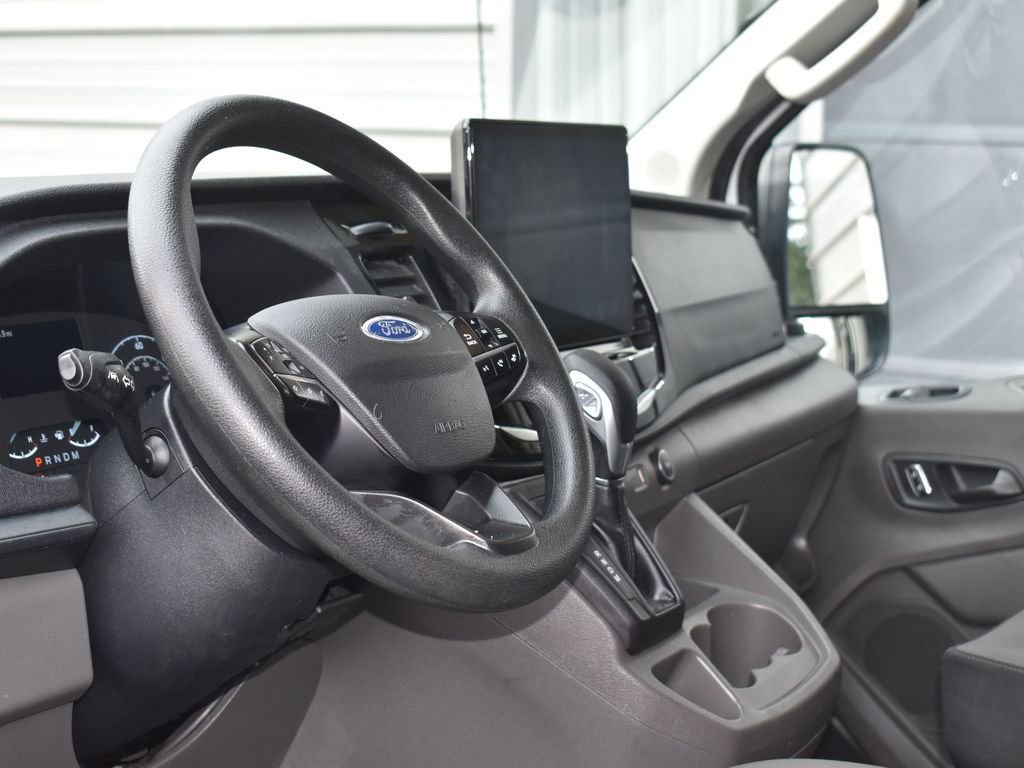 Used 2023 Ford Transit 350 XLT image 5