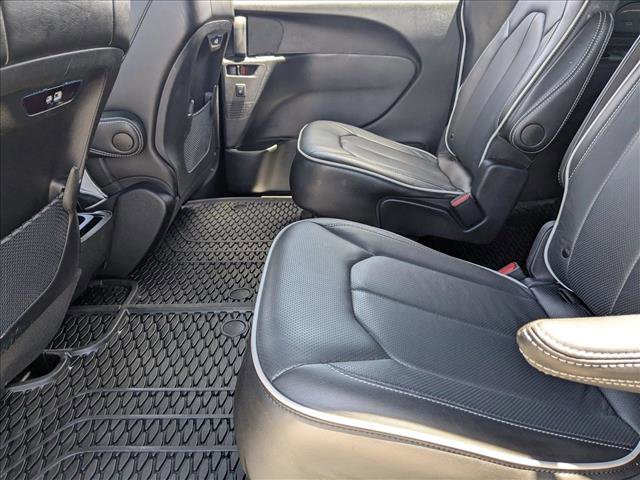 Used 2025 Chrysler Pacifica Limited FWD image 18