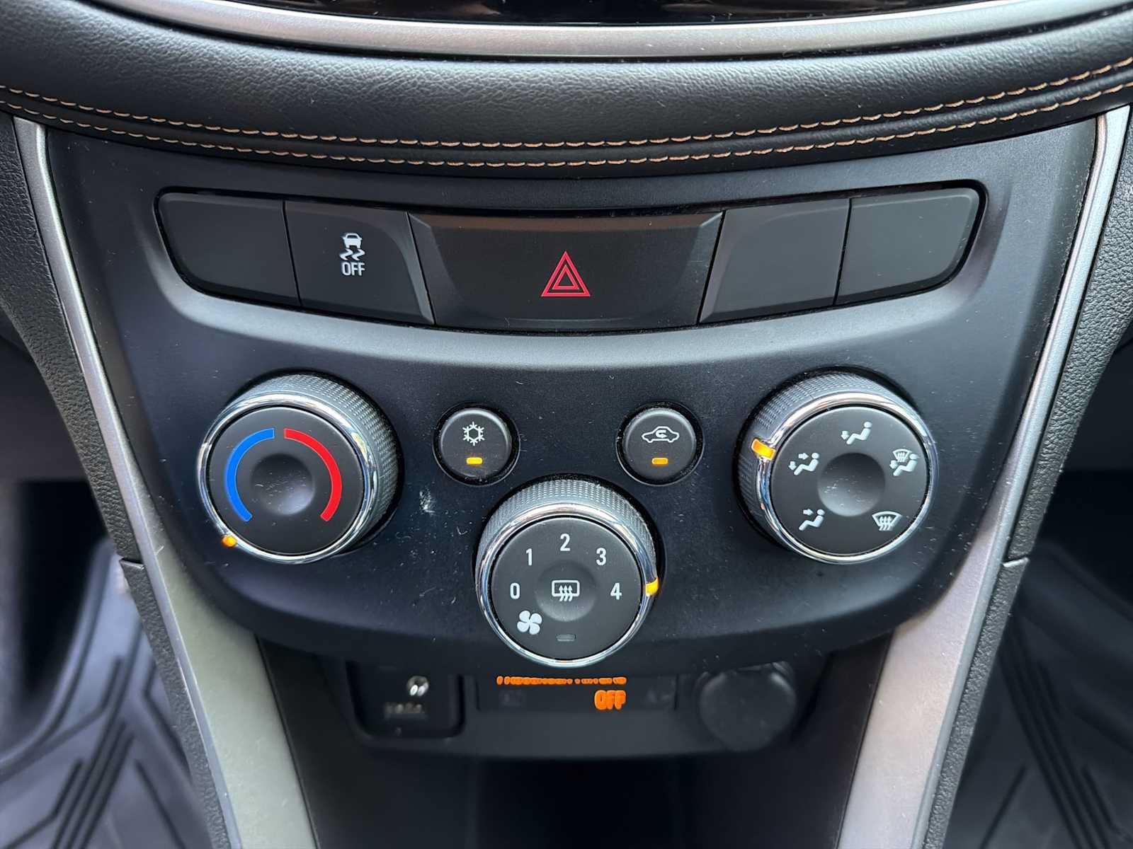 Used 2018 Chevrolet Trax LT w/ LPO, Protection Package FWD image 16