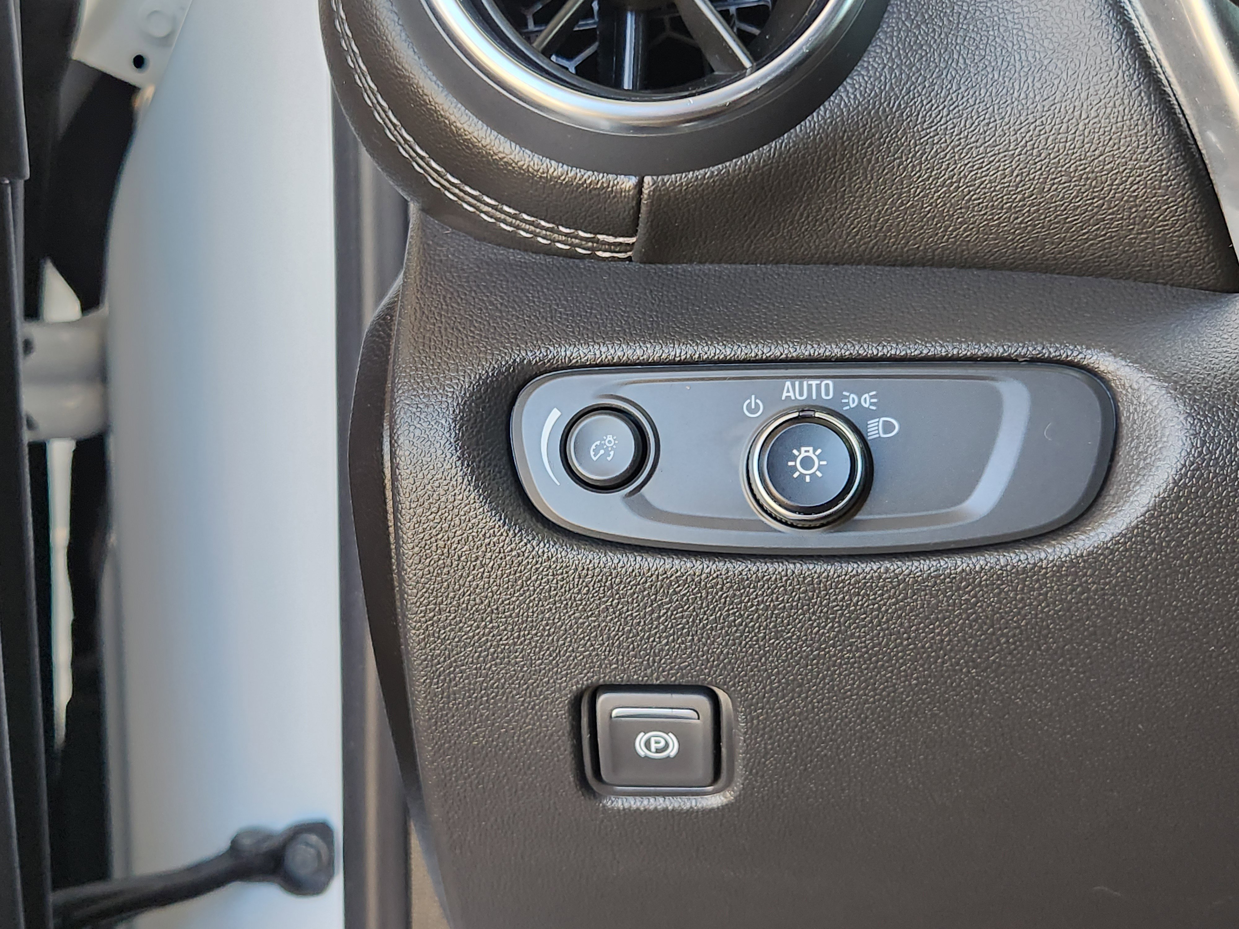 Certified 2025 Chevrolet Blazer LT image 23