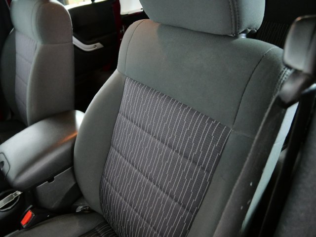 Used 2011 Jeep Wrangler Unlimited Sahara AWD/4WD image 17
