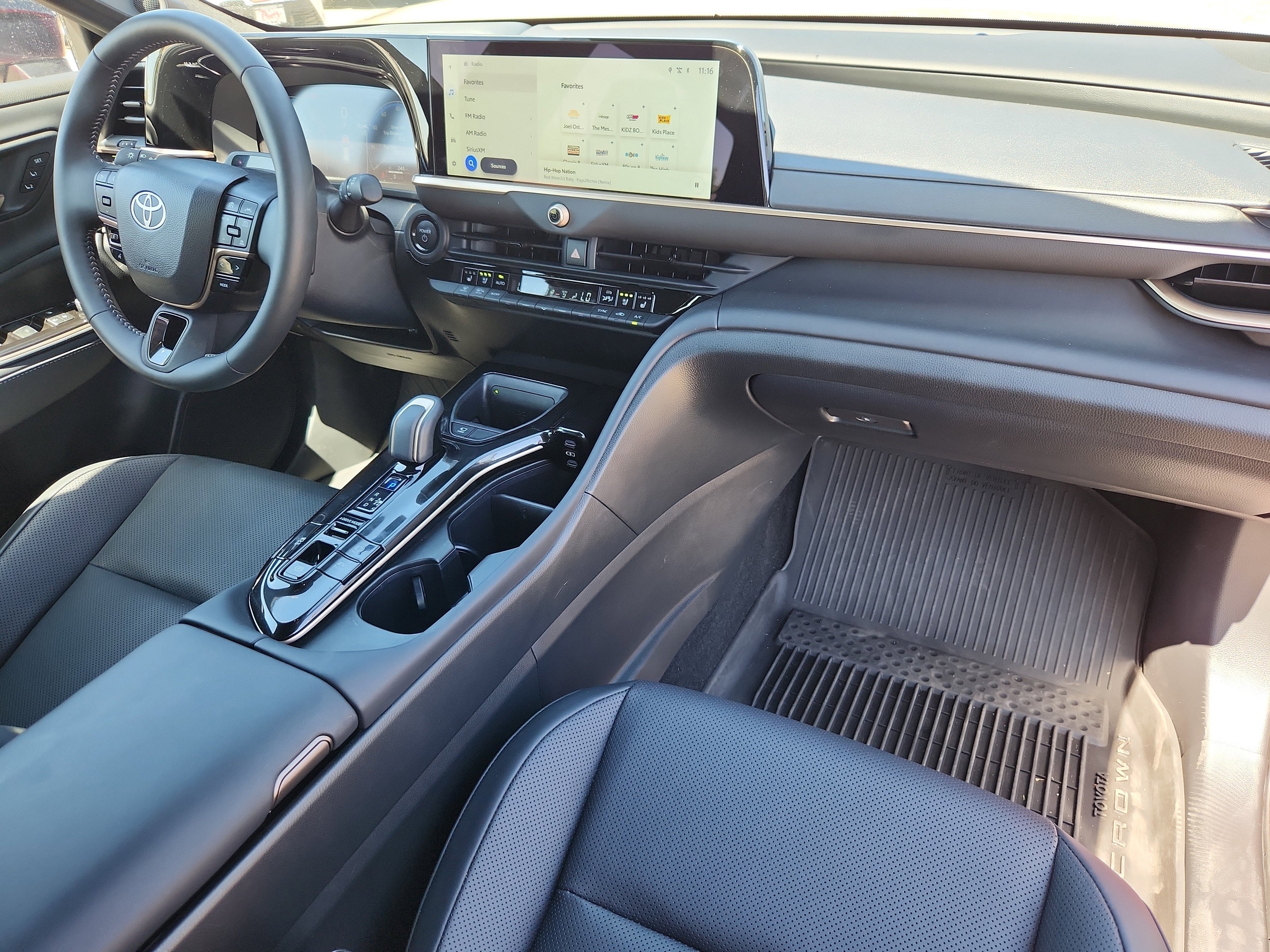 Used 2025 Toyota Crown Signia w/ Advanced Technology Package image 14