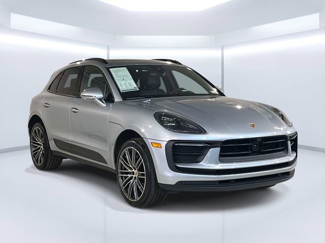 Certified 2026 Porsche Macan AWD/4WD image 3