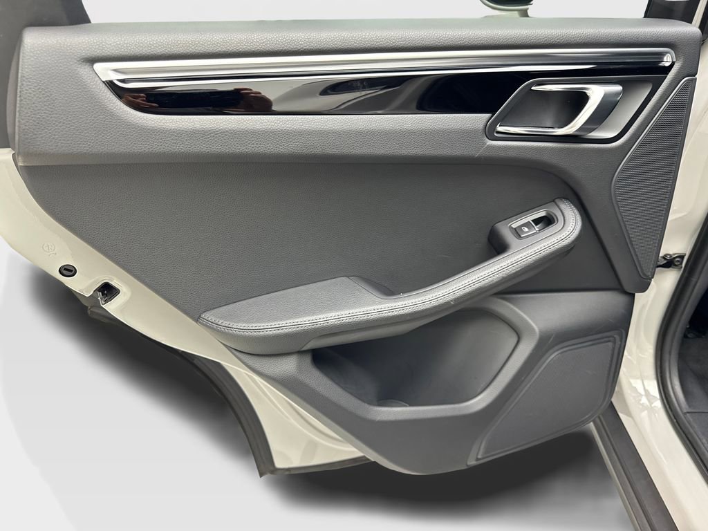 Used 2023 Porsche Macan image 35