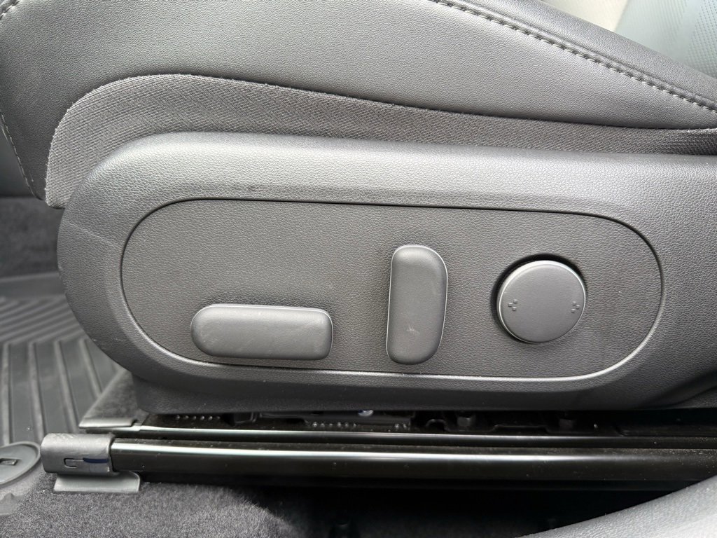 Certified 2024 Hyundai Kona Limited image 30