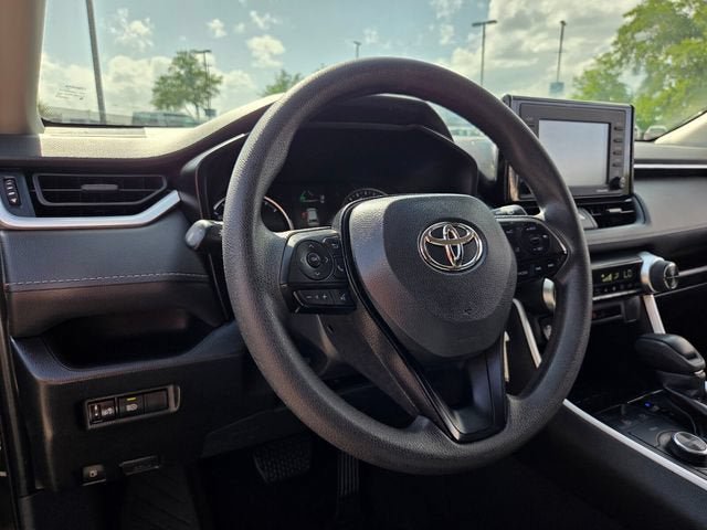 Used 2022 Toyota RAV4 LE AWD/4WD image 10