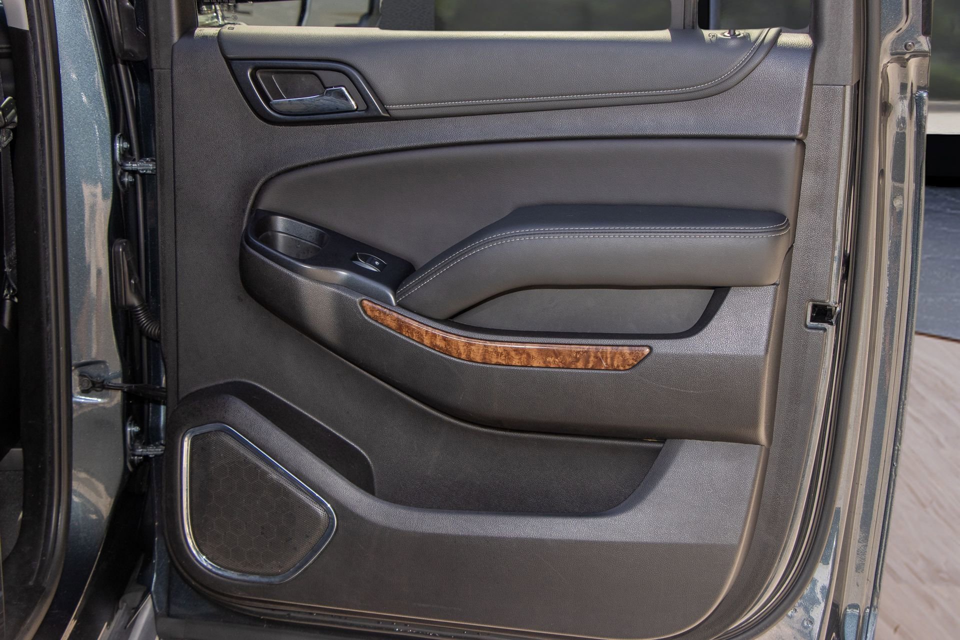 Used 2019 Chevrolet Suburban Premier w/ RST 6.2L Performance Edition image 16