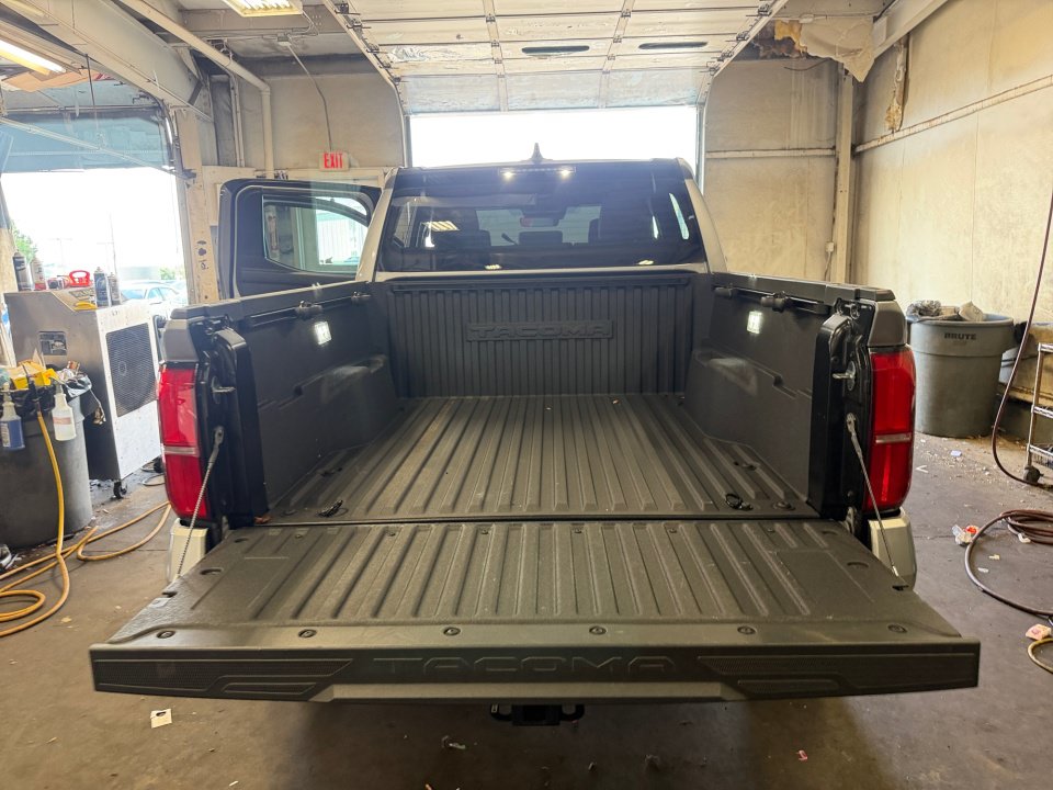 Certified 2025 Toyota Tacoma SR5 AWD/4WD image 18