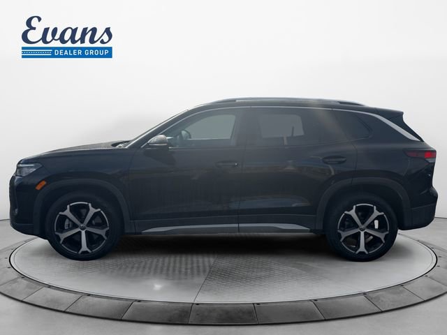 Used 2025 Volkswagen Tiguan SE image 2