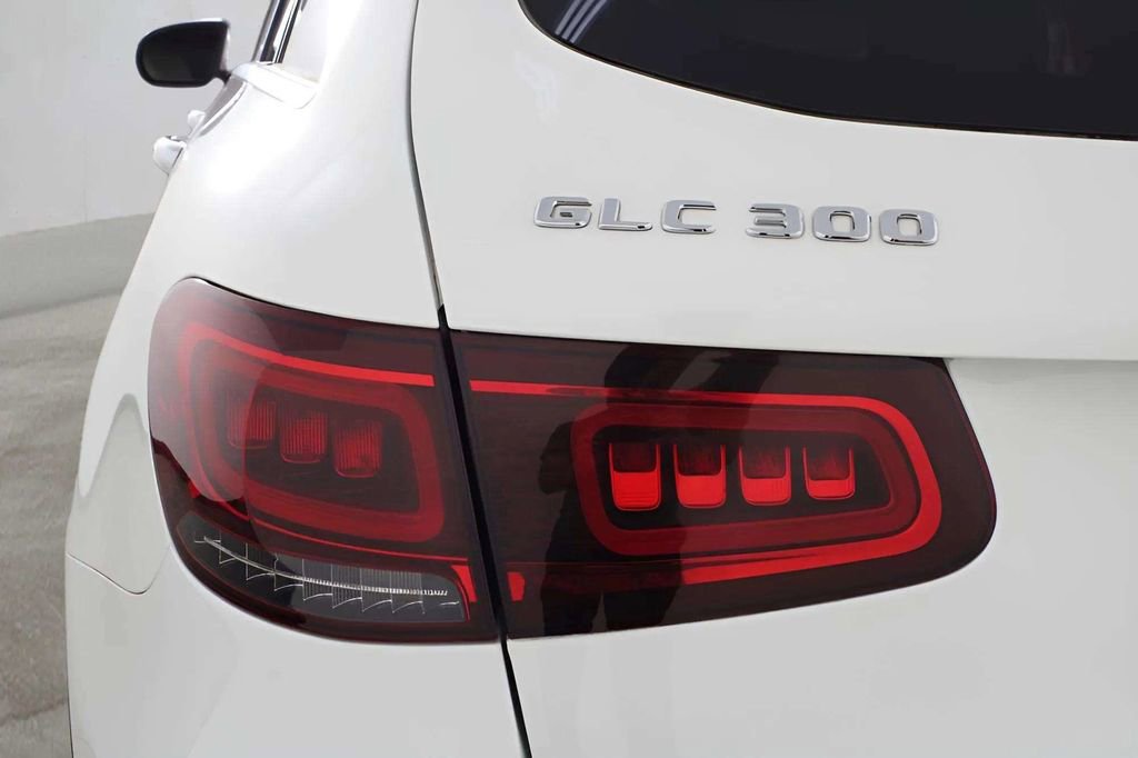 Used 2022 Mercedes-Benz GLC 300 w/ Premium Package Lite image 46