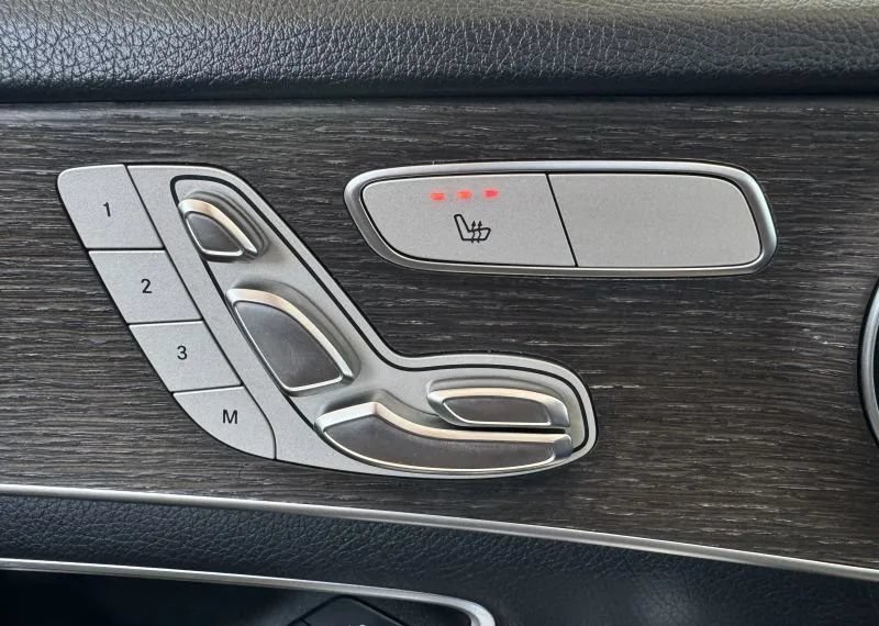 Used 2019 Mercedes-Benz C 300 4MATIC Sedan image 40