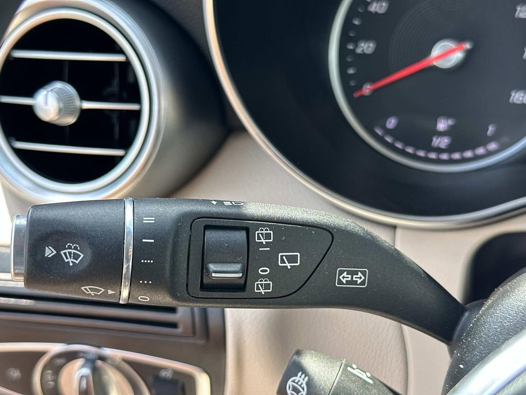 Used 2021 Mercedes-Benz GLC 300 4MATIC w/ Premium Package image 22