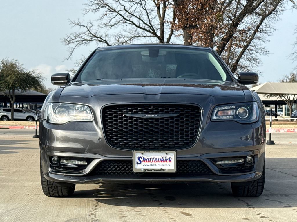 Used 2023 Chrysler 300 Touring L RWD image 2