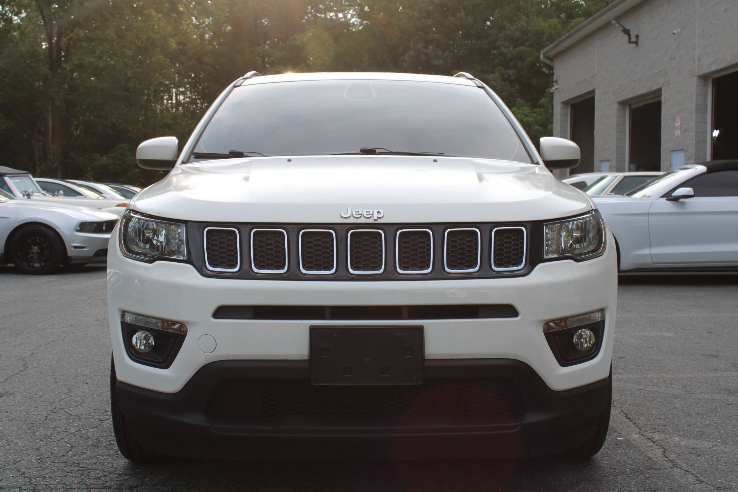 Used 2019 Jeep Compass Latitude FWD image 2