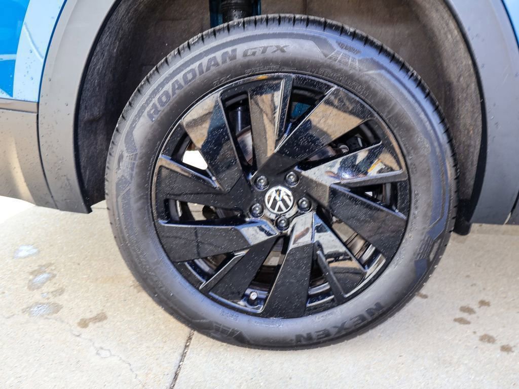 Certified 2025 Volkswagen Atlas SE w/ Black Wheel Package image 9