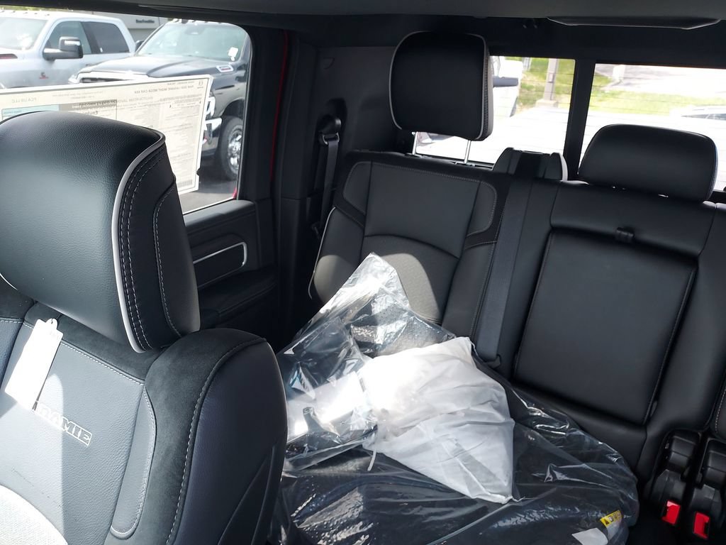 New 2026 RAM 2500 Laramie AWD/4WD image 12